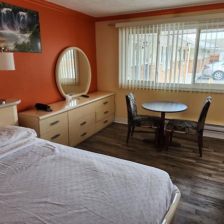 Sunparlor Motel Leamington Εξωτερικό φωτογραφία