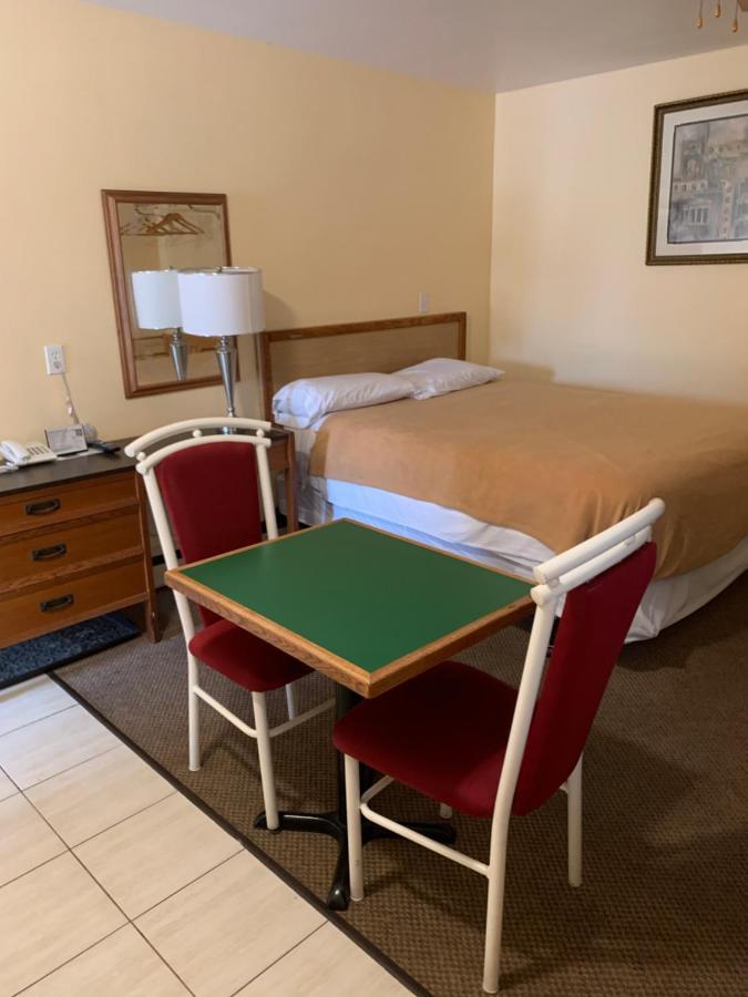 Sunparlor Motel Leamington Εξωτερικό φωτογραφία