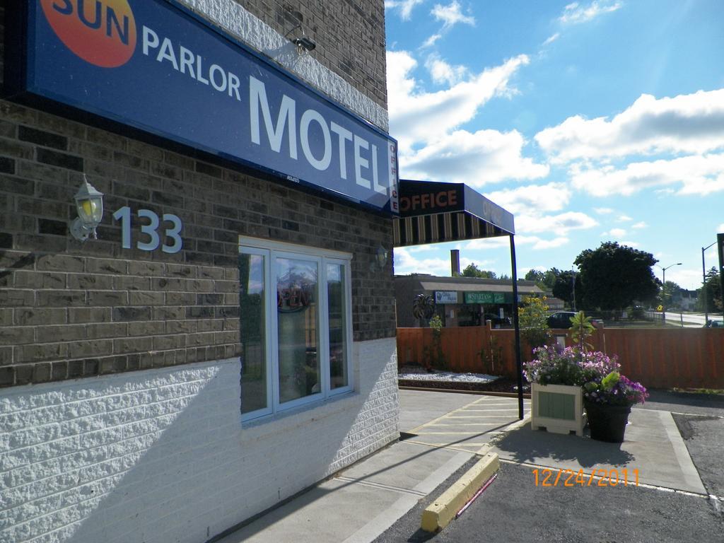 Sunparlor Motel Leamington Εξωτερικό φωτογραφία