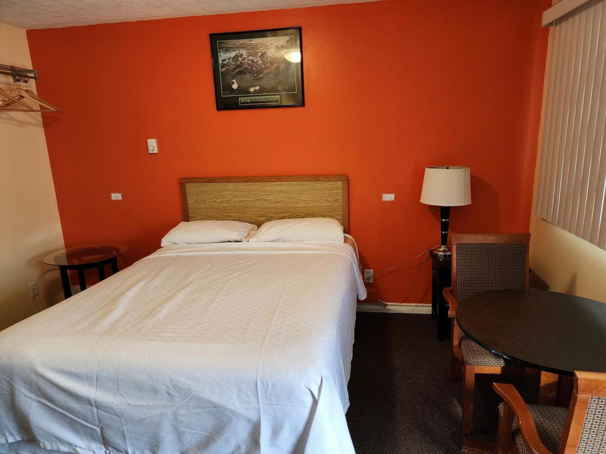 Sunparlor Motel Leamington Εξωτερικό φωτογραφία