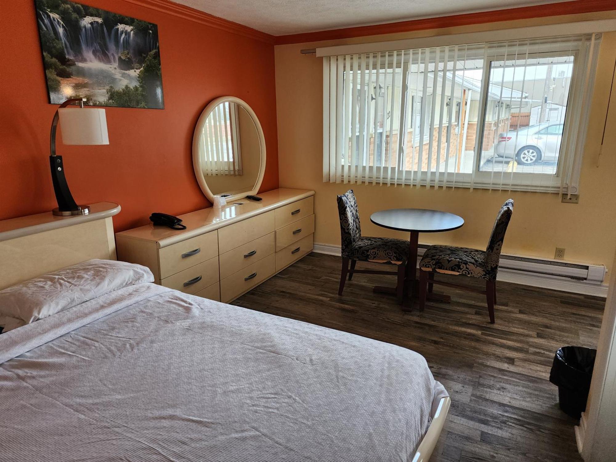 Sunparlor Motel Leamington Εξωτερικό φωτογραφία