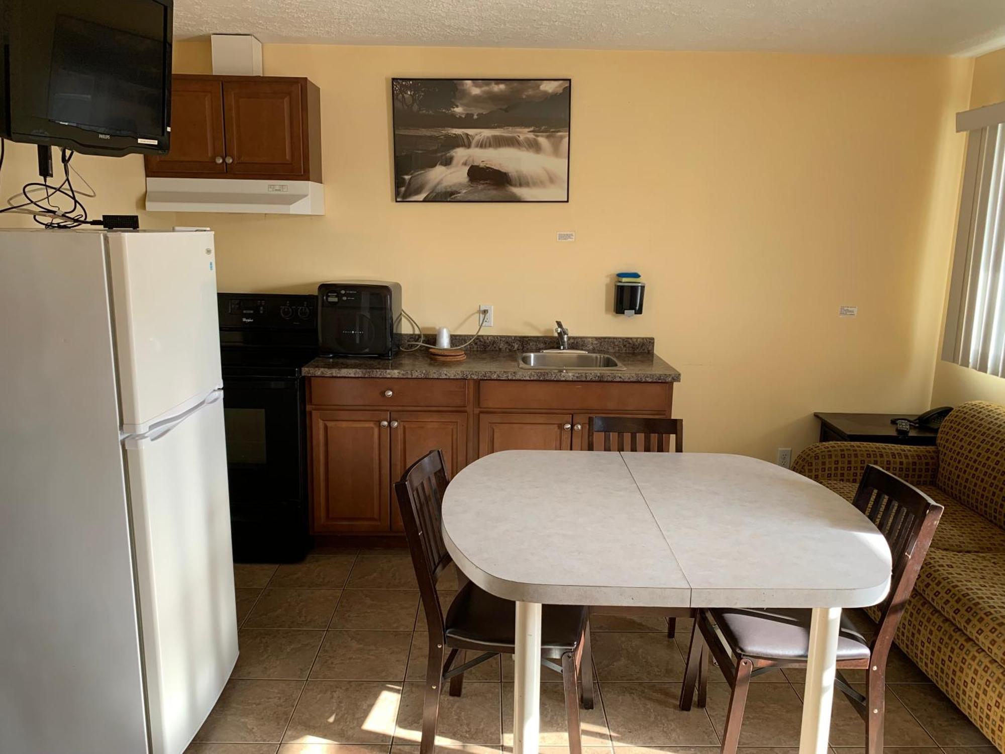 Sunparlor Motel Leamington Εξωτερικό φωτογραφία