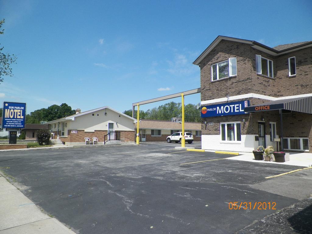 Sunparlor Motel Leamington Εξωτερικό φωτογραφία