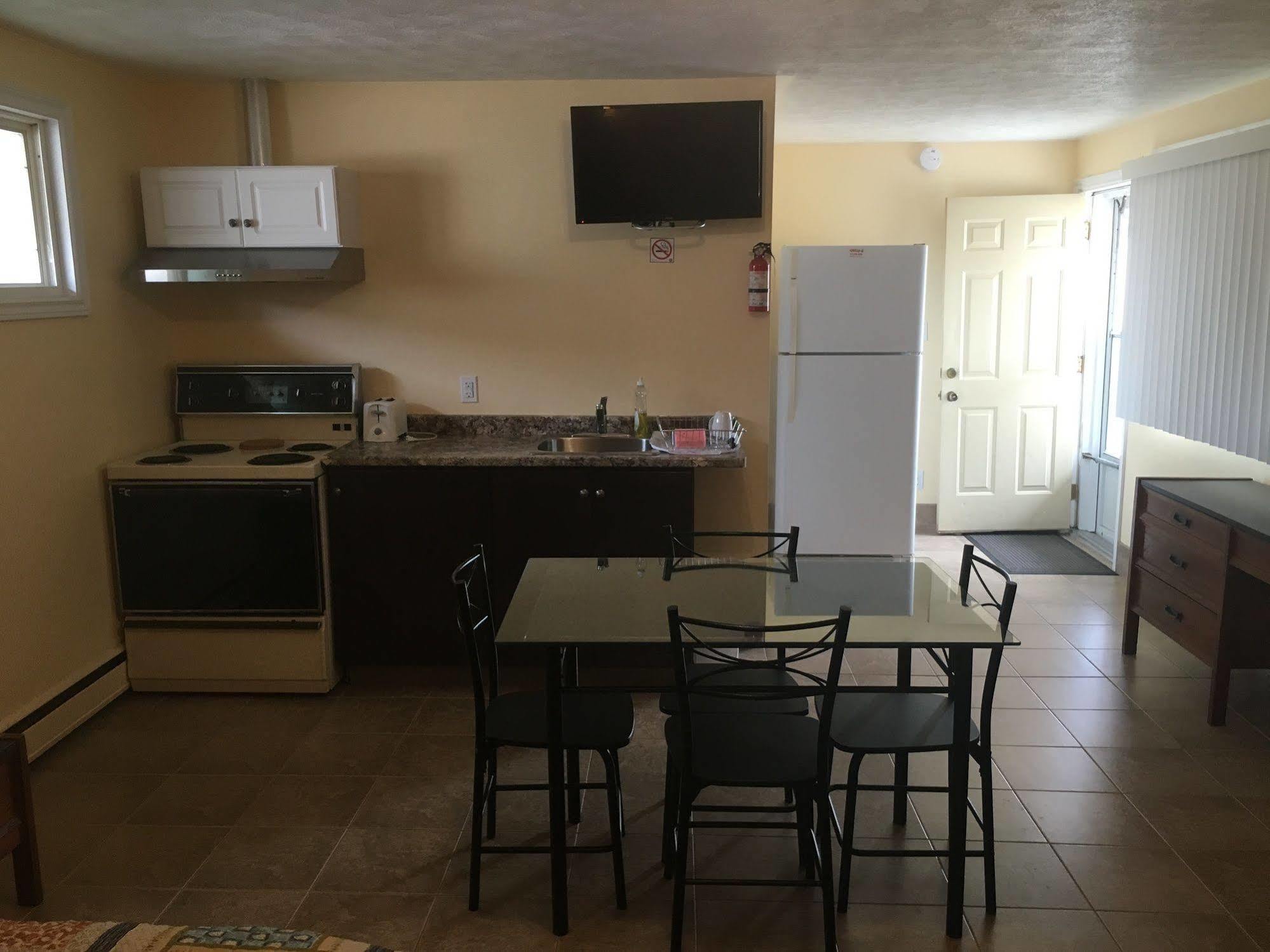 Sunparlor Motel Leamington Εξωτερικό φωτογραφία